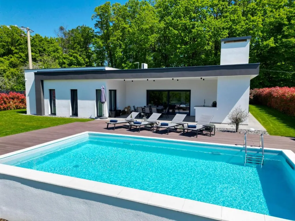 Villa Tomaté with its private heated pool and outdoor terrace near Zagreb